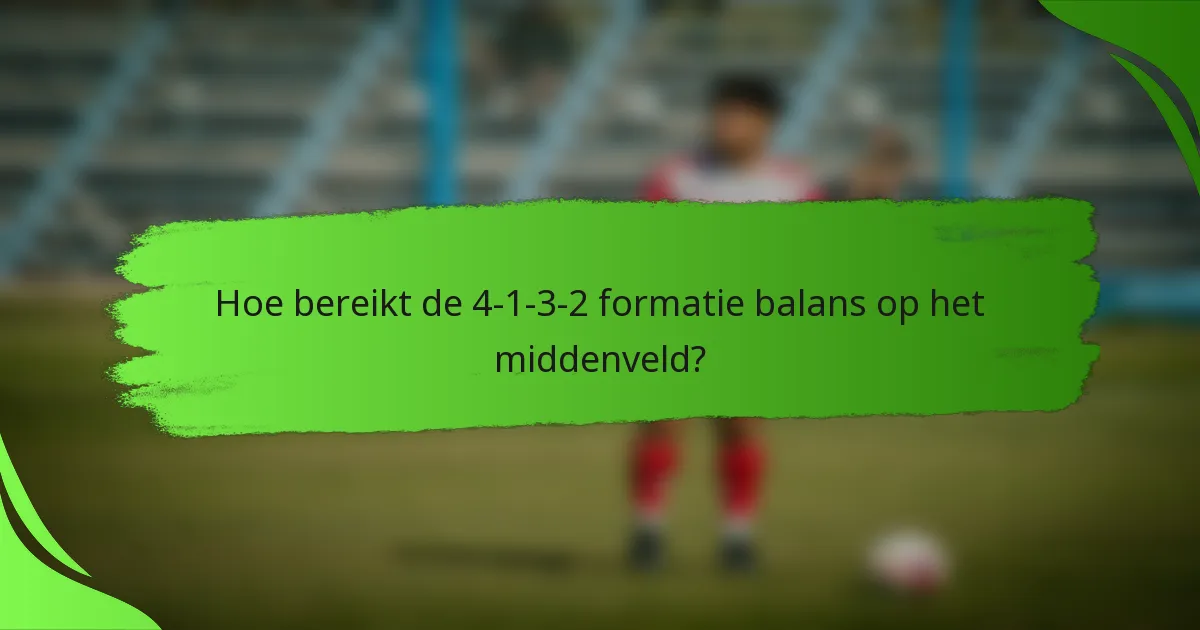 Hoe bereikt de 4-1-3-2 formatie balans op het middenveld?
