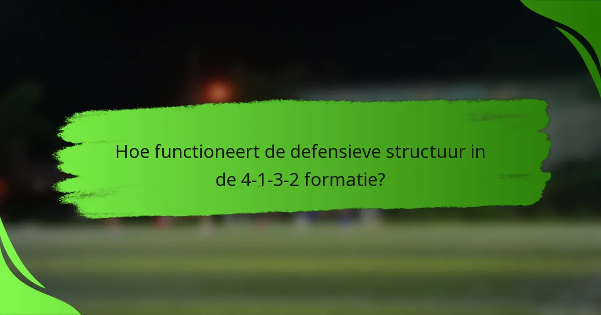 Hoe functioneert de defensieve structuur in de 4-1-3-2 formatie?