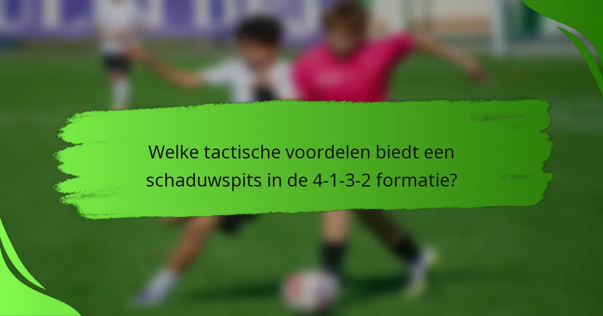 Welke tactische voordelen biedt een schaduwspits in de 4-1-3-2 formatie?